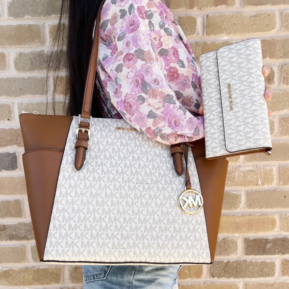 BUNDLE💕👜- Michael Kors Tote & Wallet Vanilla